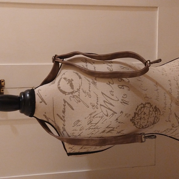 NWT tan washed look , woven design shoulder bag - Picture 8 of 8